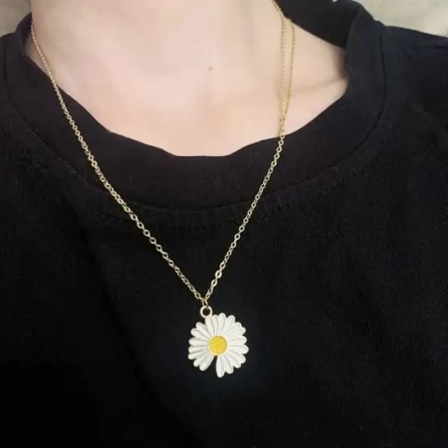 Daisy flower necklace with golden chain for girls